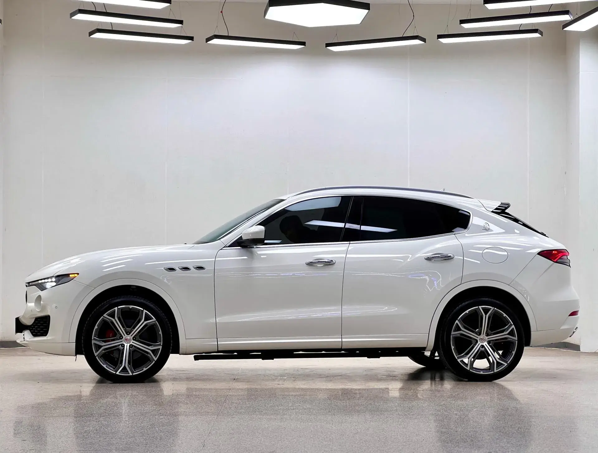2016 MASERATI LEVANTE thumbnail 4