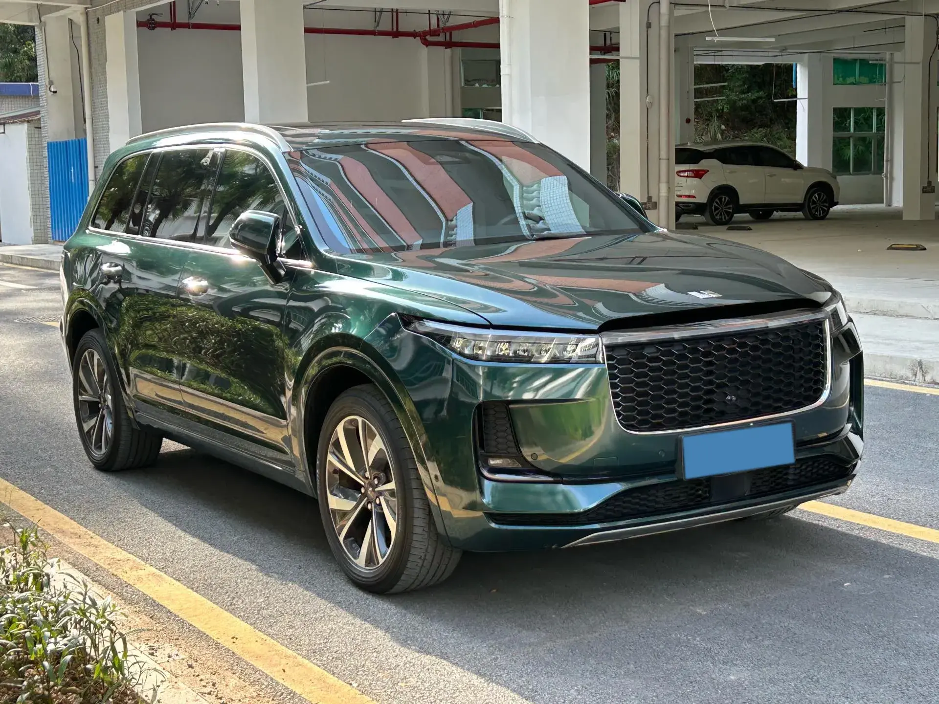 2021 LI ONE thumbnail 3