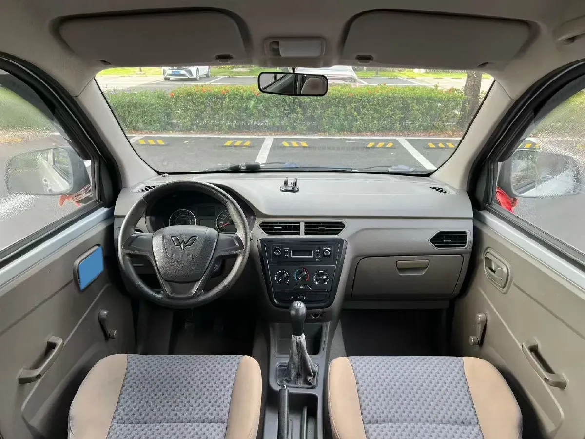 2017 WuLing ZhiGuang V 1.2L 82HP L4 5MT,autocango,china used car exporter,china ev exporter,chinese used car exporter,chinese used ev exporter