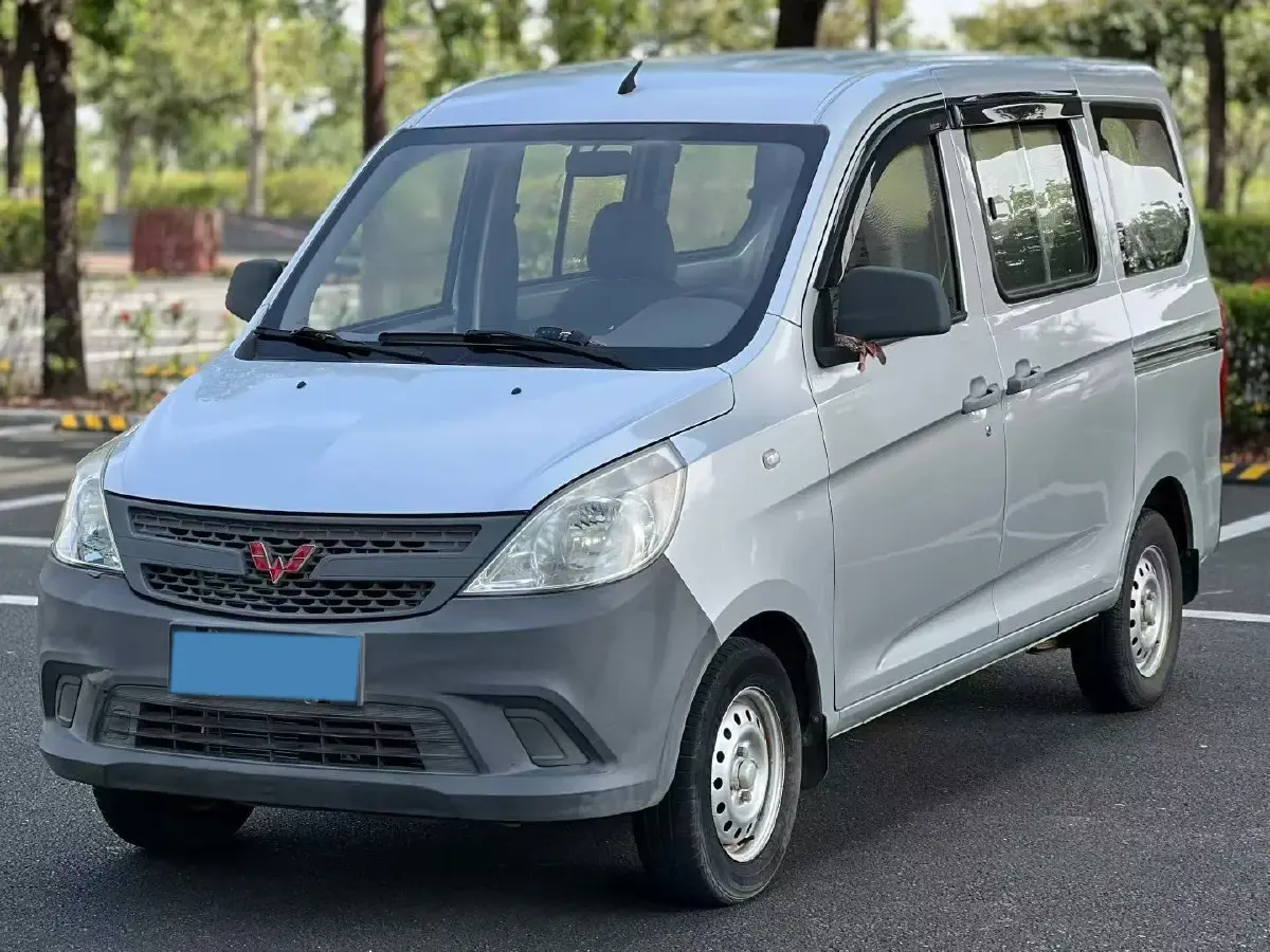 2017 WuLing ZhiGuang V 1.2L 82HP L4 5MT