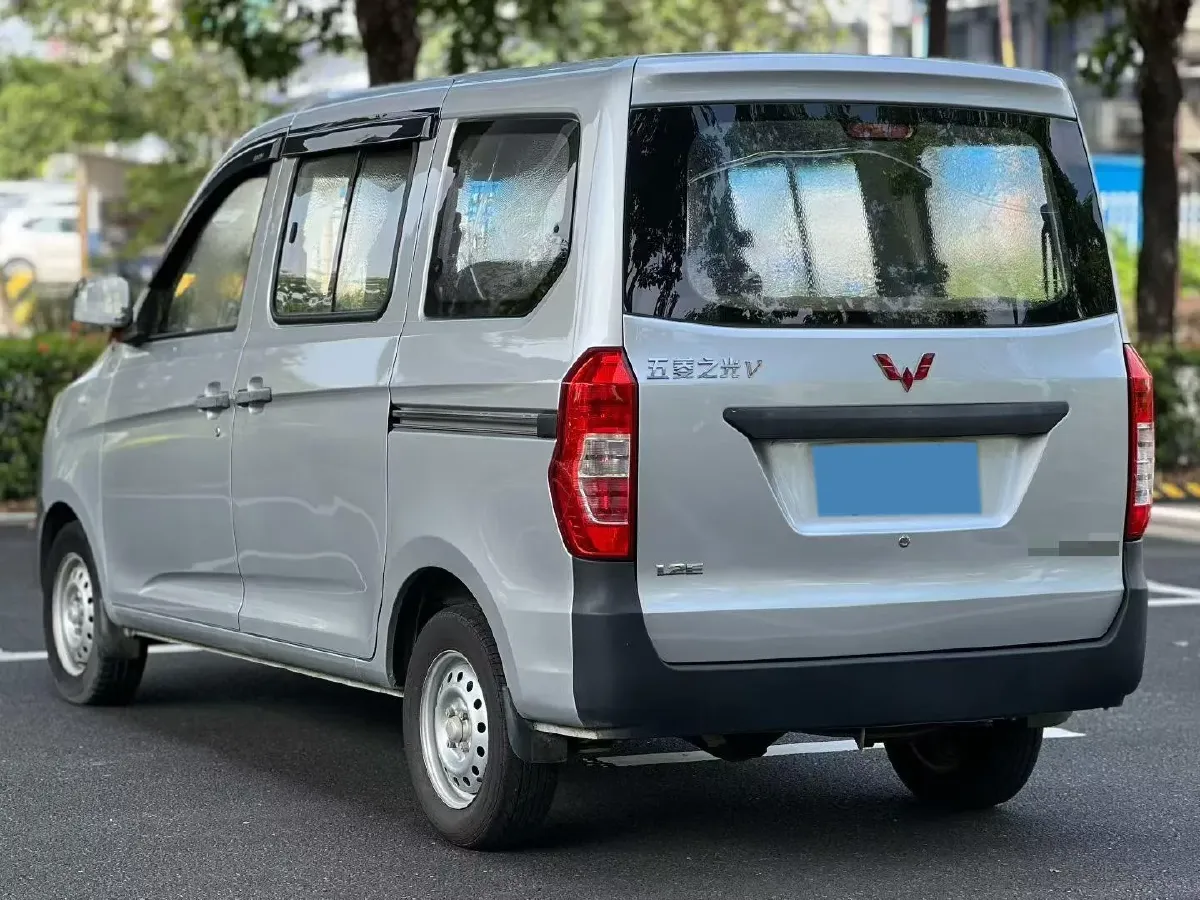 2017 WuLing ZhiGuang V 1.2L 82HP L4 5MT,autocango,china used car exporter,china ev exporter,chinese used car exporter,chinese used ev exporter