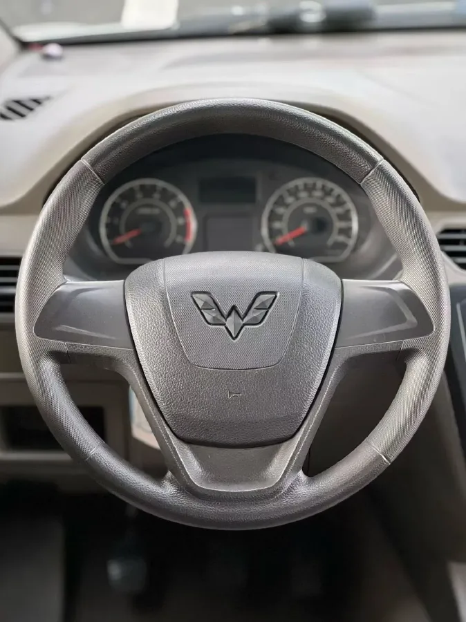 2017 WuLing ZhiGuang V 1.2L 82HP L4 5MT,autocango,china used car exporter,china ev exporter,chinese used car exporter,chinese used ev exporter