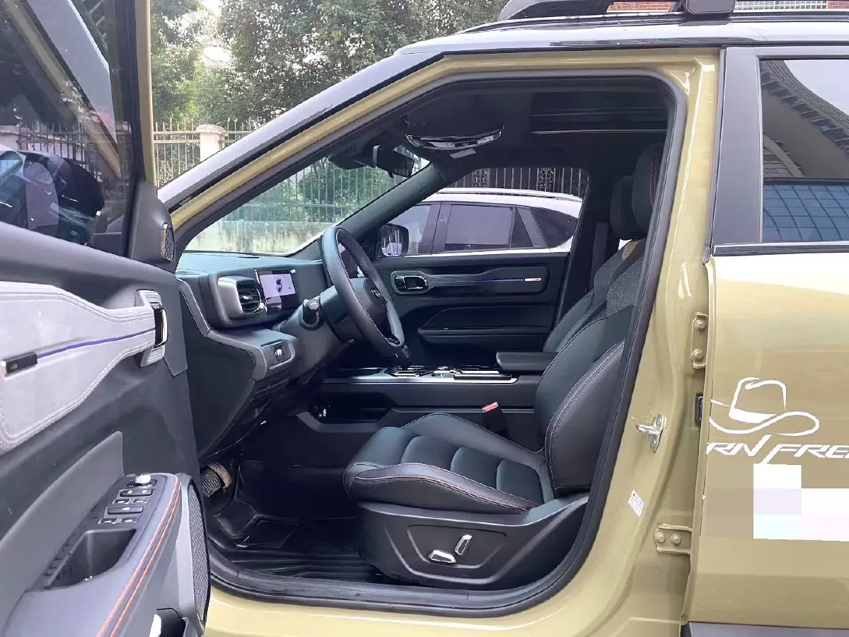 2025 Geely Cowboy 1.5T 181HP L4 7DCT,autocango,china used car exporter,china ev exporter,chinese used car exporter,chinese used ev exporter