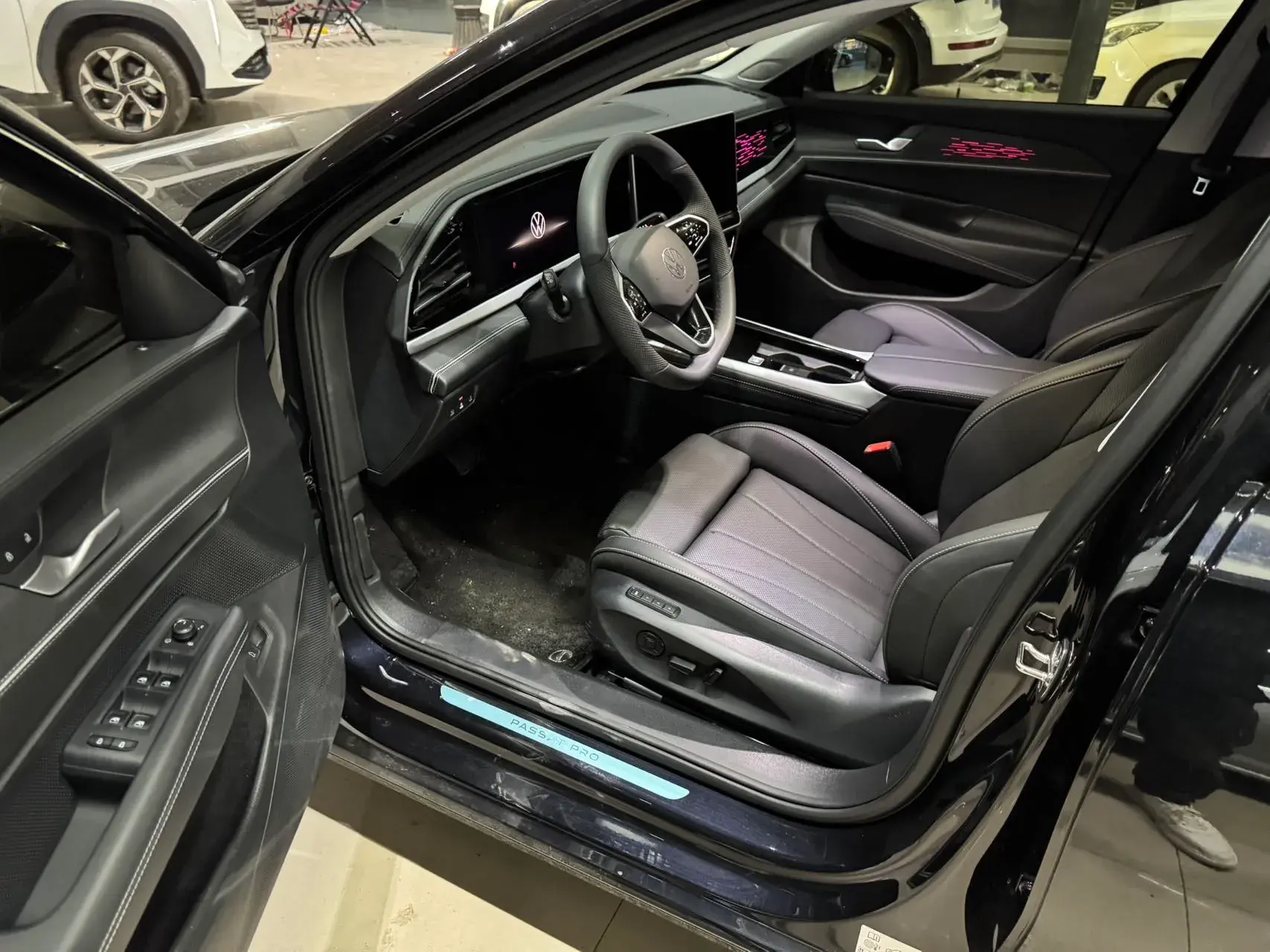 2025 VOLKSWAGEN PASSAT thumbnail 3