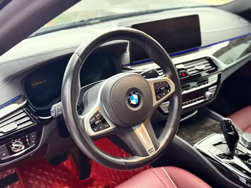 2021 BMW 5 thumbnail 4