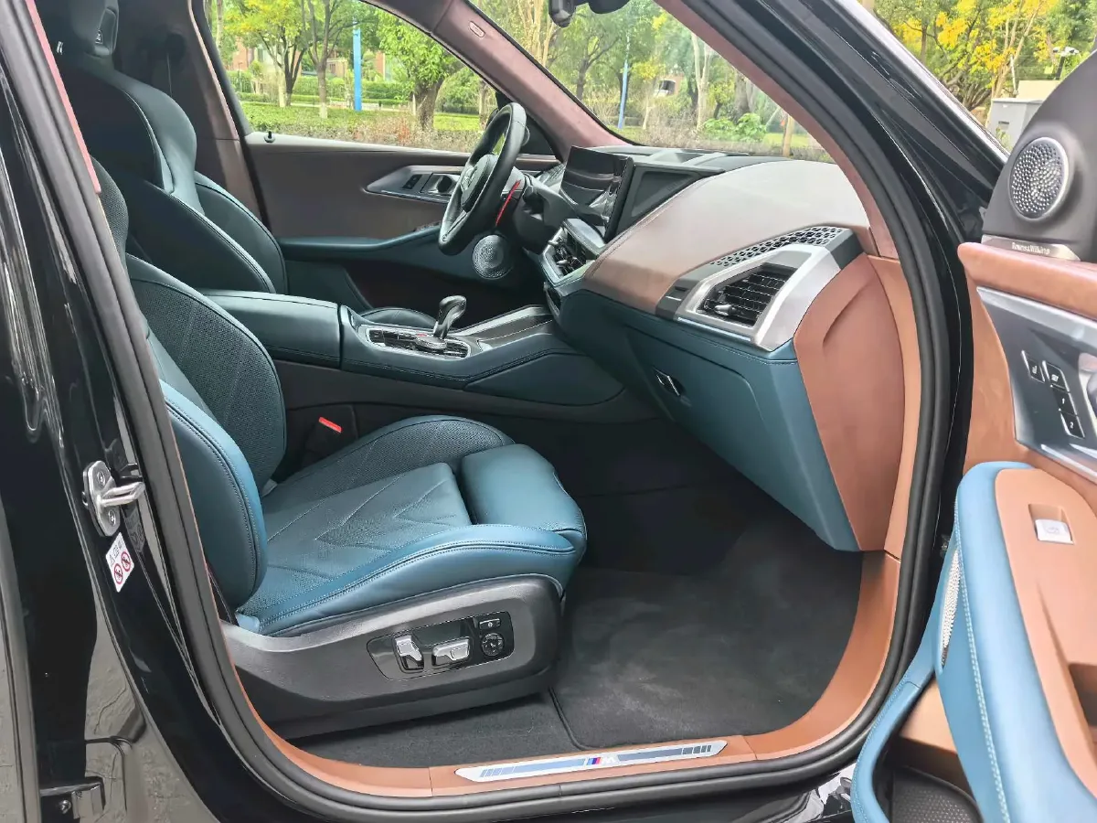 2023 BMW XM 4.4T 490HP V8 8AT PHEV 25.7KWH,autocango,china used car exporter,china ev exporter,chinese used car exporter,chinese used ev exporter