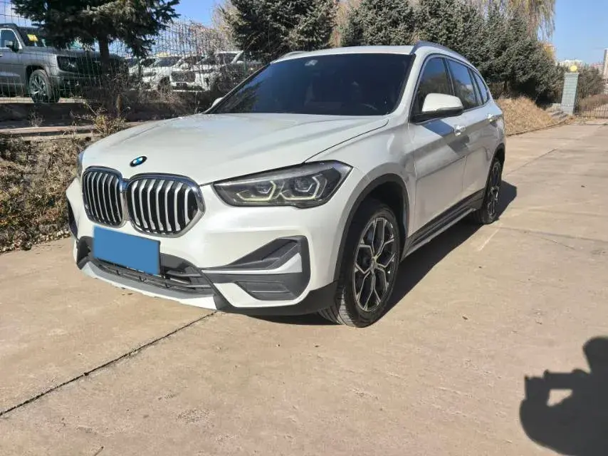 2020 BMW X1 view 1