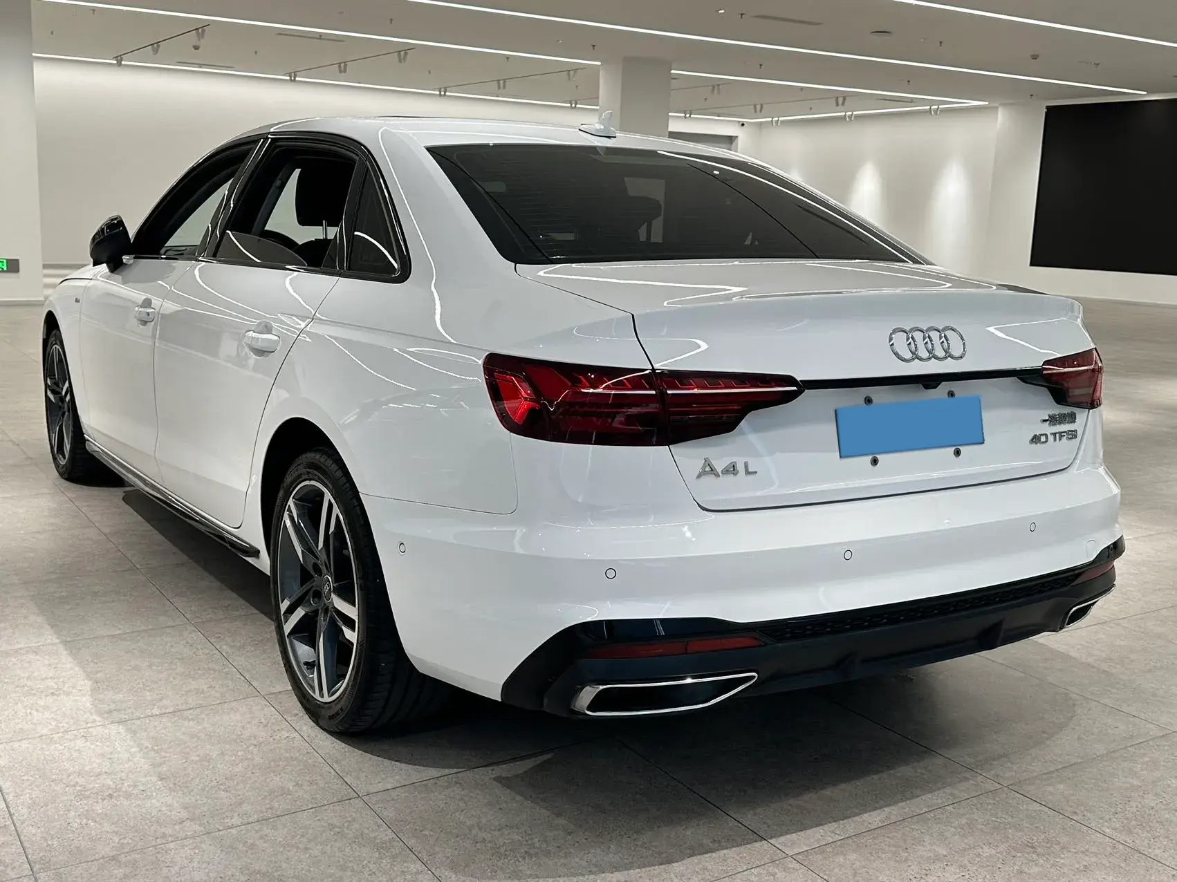 2022 AUDI A4L thumbnail 3