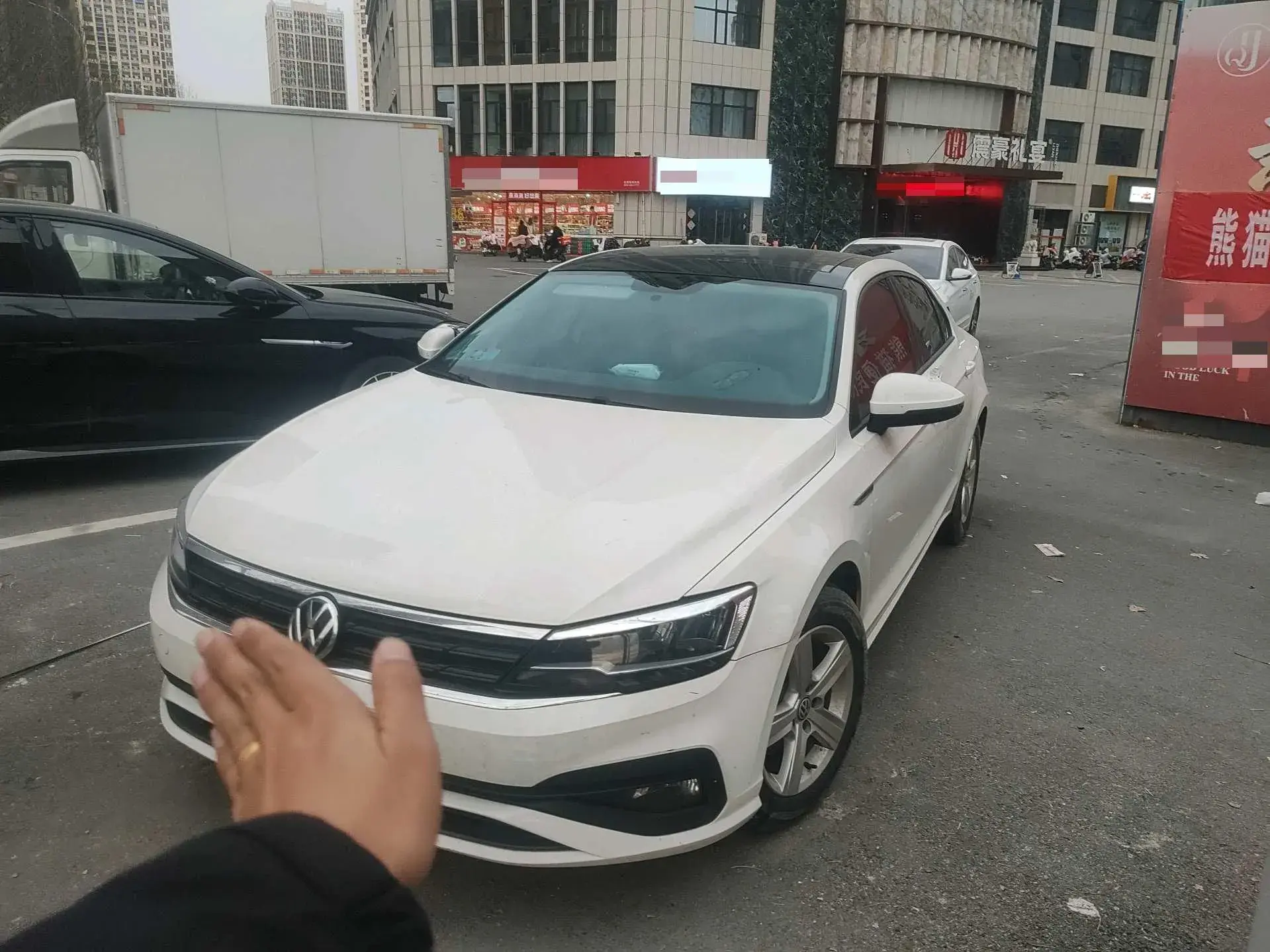 2021 VOLKSWAGEN LAMANDO view 1