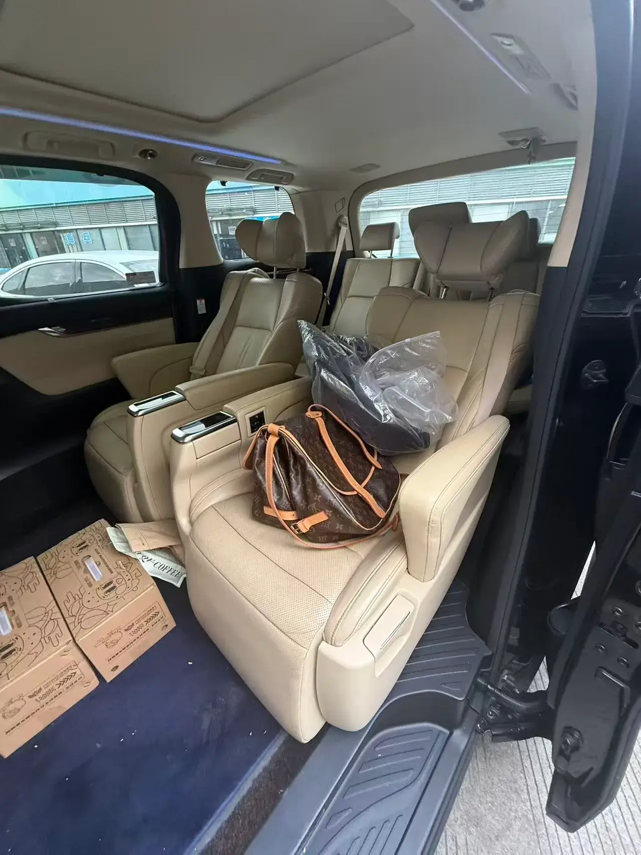 2018 TOYOTA ALPHARD thumbnail 4