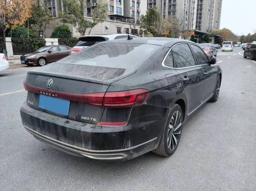 2022 VOLKSWAGEN PASSAT thumbnail 3