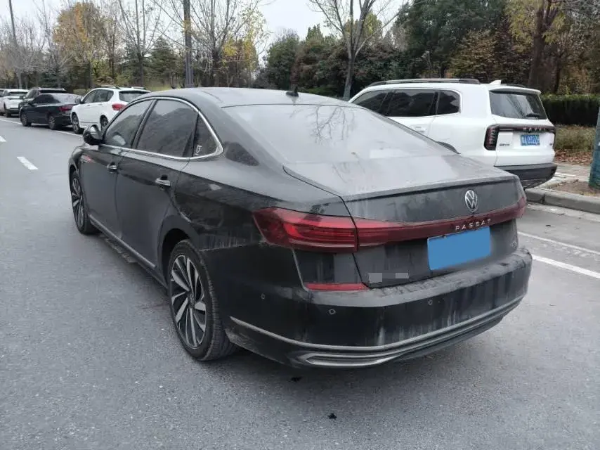 2022 VOLKSWAGEN PASSAT thumbnail 4