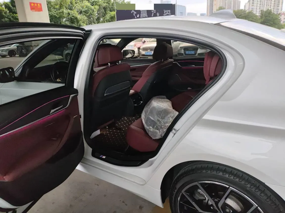 2023 BMW 5 Series 2.0T 245HP L4 8AT,autocango,china used car exporter,china ev exporter,chinese used car exporter,chinese used ev exporter