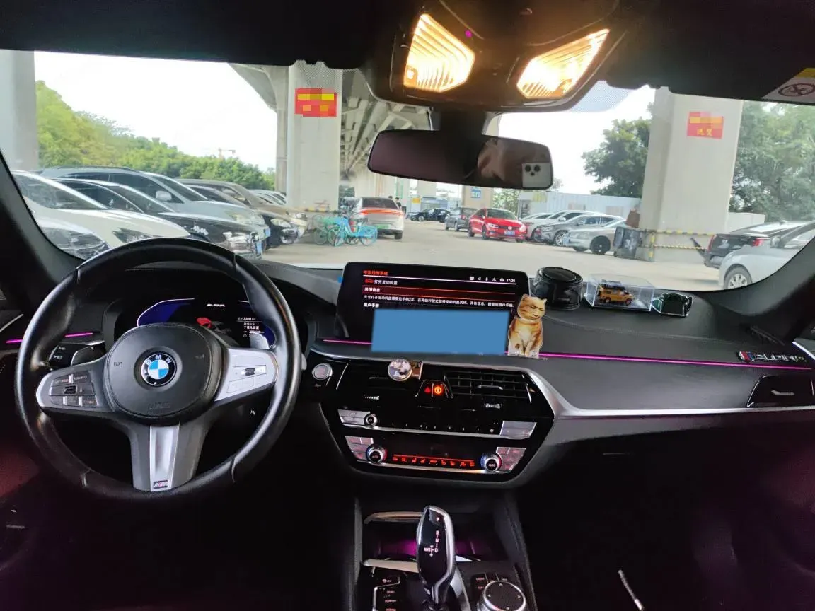 2023 BMW 5 Series 2.0T 245HP L4 8AT,autocango,china used car exporter,china ev exporter,chinese used car exporter,chinese used ev exporter