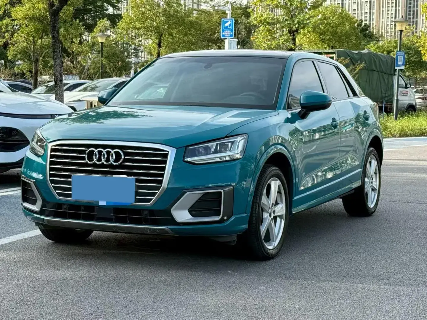 2018 AUDI Q2L view 1