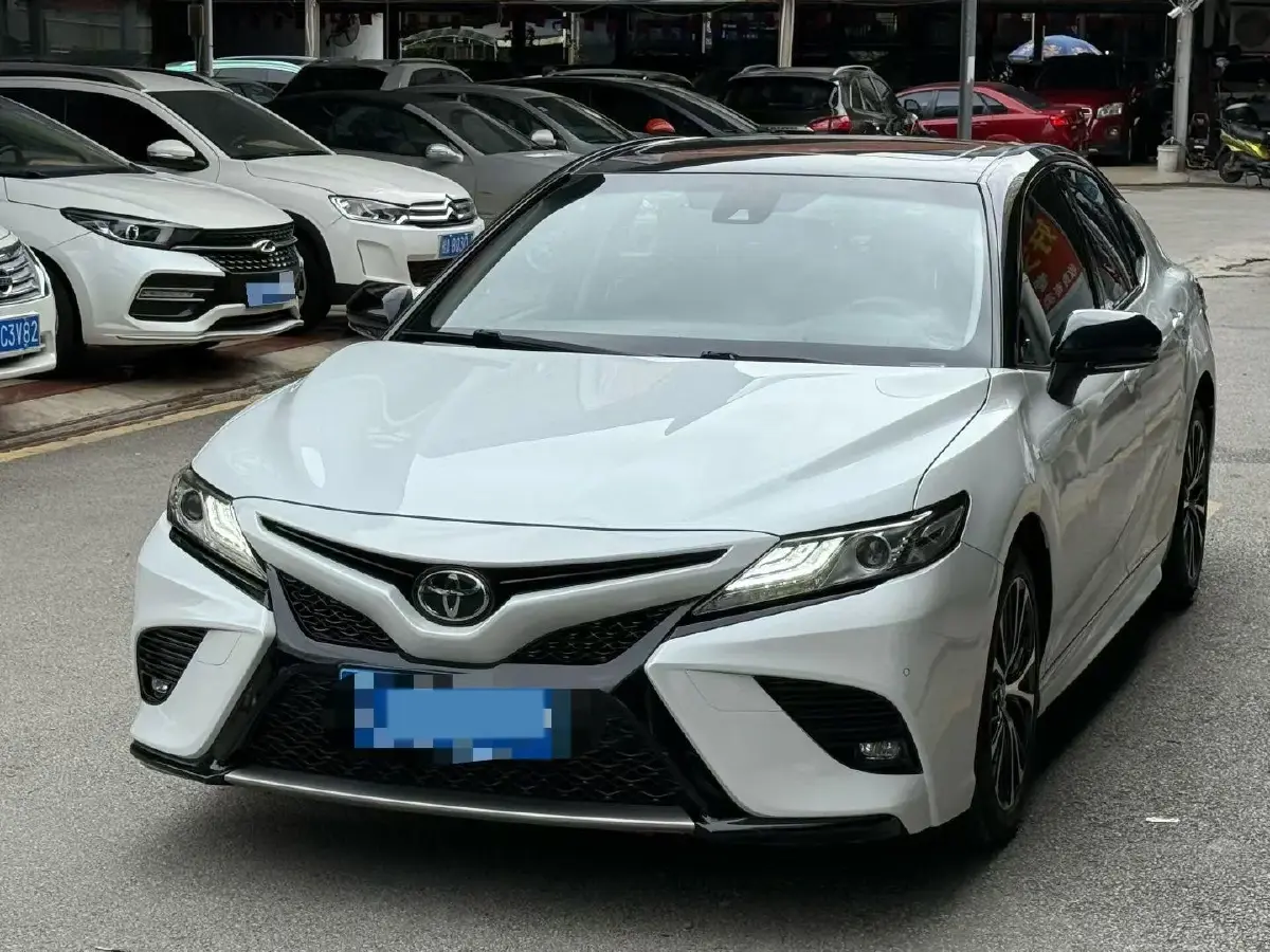 2018 Toyota Camry 2.5L 209HP L4 8AT