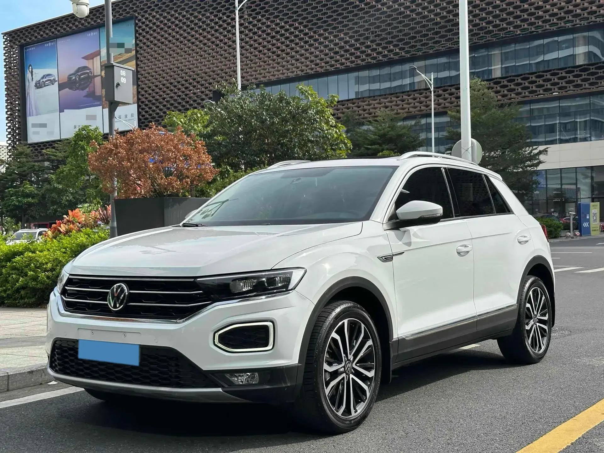 2022 VOLKSWAGEN T-ROC view 1