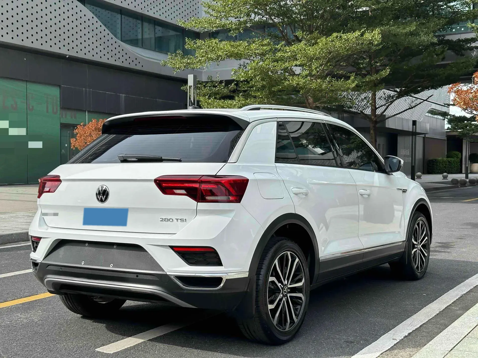 2022 VOLKSWAGEN T-ROC thumbnail 3