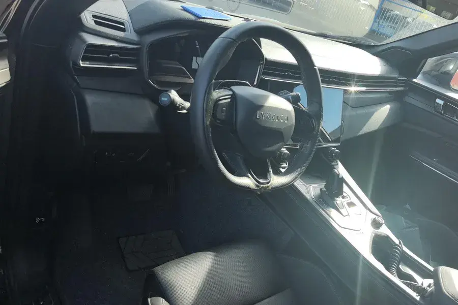 2023 LYNK&CO 01 thumbnail 4