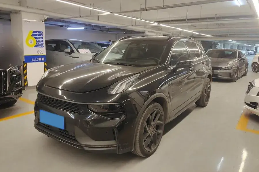 2023 LYNK&CO 01 view 1