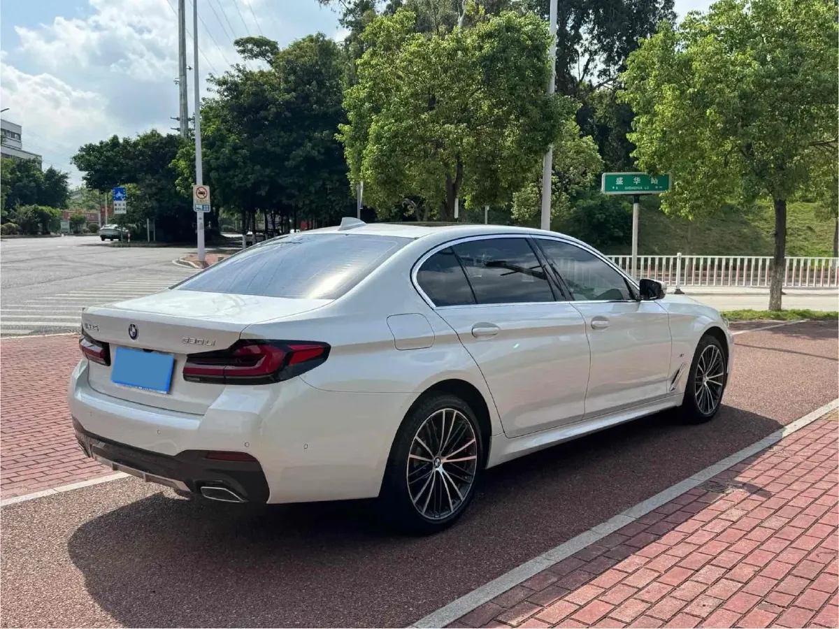 2023 BMW 5 Series 2.0T 245HP L4 8AT,autocango,china used car exporter,china ev exporter,chinese used car exporter,chinese used ev exporter