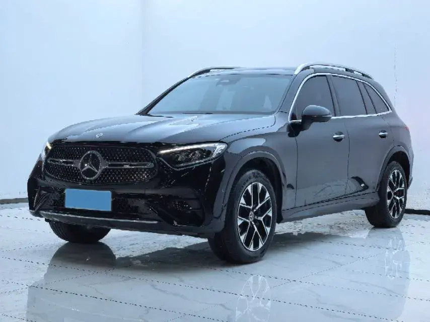 2023 MERCEDES-BENZ GLC view 1
