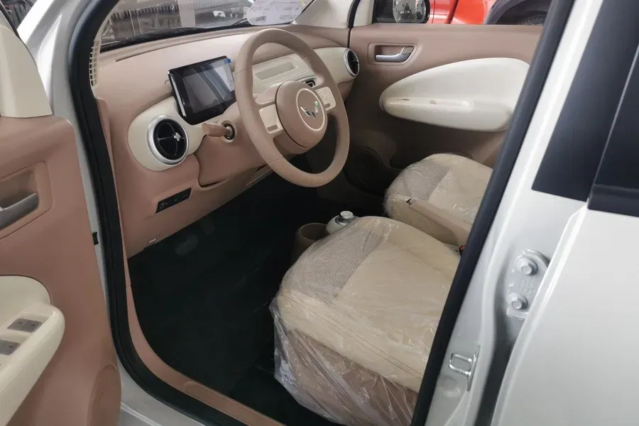 2025 WuLing HongGuang MINI EV BEV 16.2KWH,autocango,china used car exporter,china ev exporter,chinese used car exporter,chinese used ev exporter