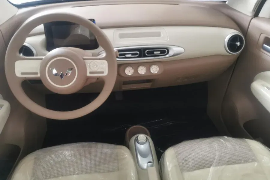 2025 WuLing HongGuang MINI EV BEV 16.2KWH,autocango,china used car exporter,china ev exporter,chinese used car exporter,chinese used ev exporter