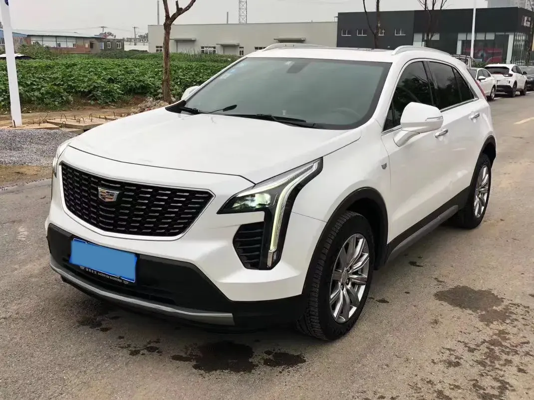 2021 CADILLAC XT4 view 1