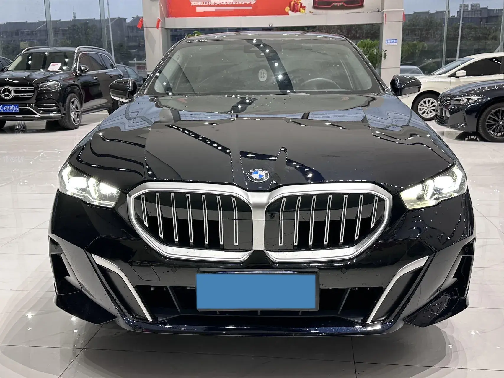 2024 BMW 5 thumbnail 2