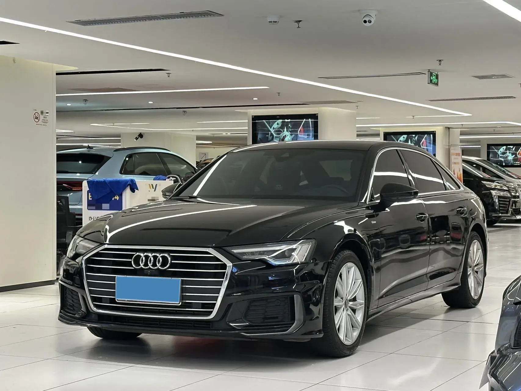 2022 AUDI A6L view 1