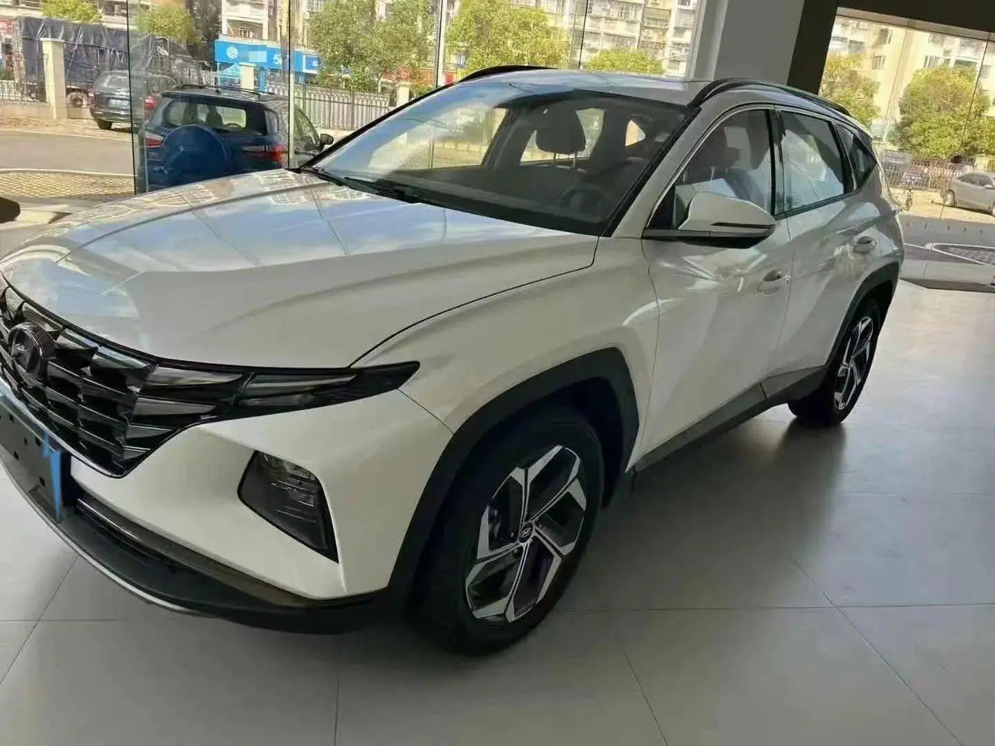 2023 HYUNDAI TUCSON view 1