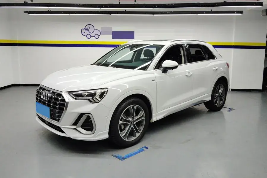 2023 AUDI Q3 view 1