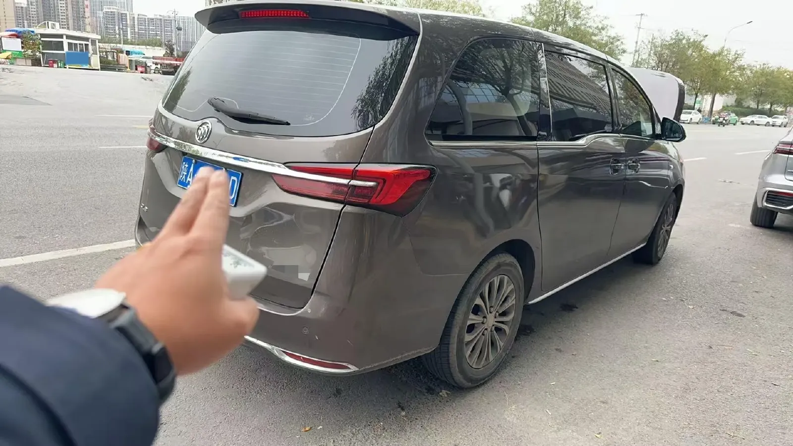 2023 Buick GL8 2.0T 237HP L4 9AT,autocango,china used car exporter,china ev exporter,chinese used car exporter,chinese used ev exporter