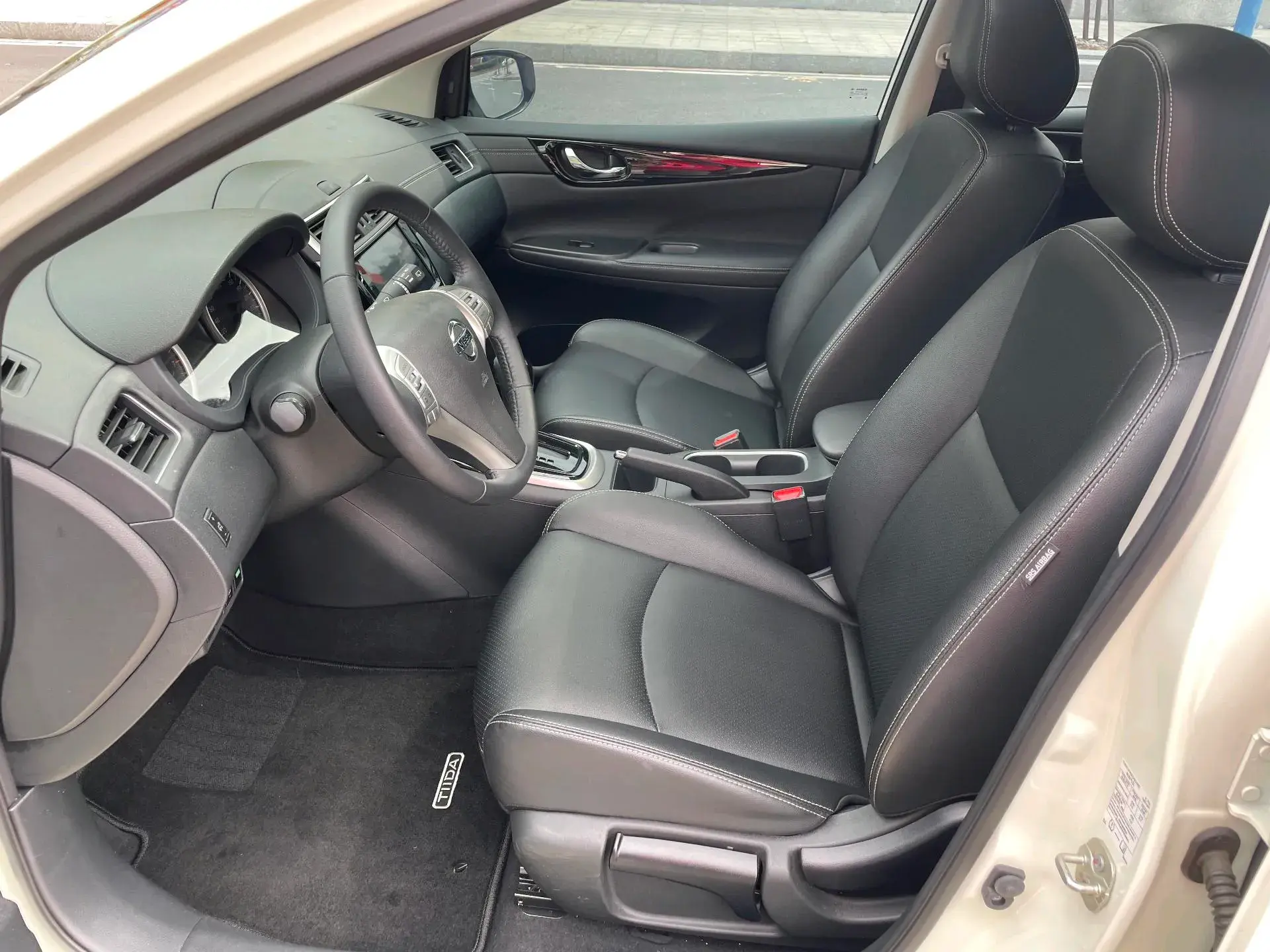 2021 NISSAN TIIDA thumbnail 4