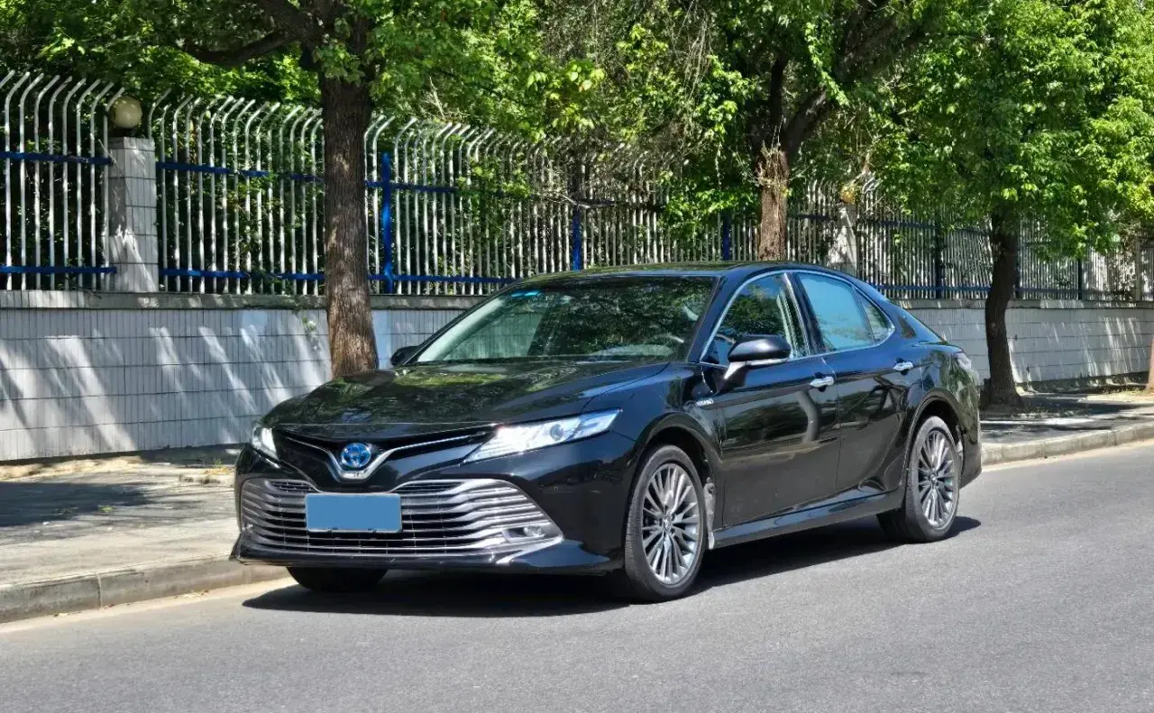 2019 Toyota Camry 2.5L 178HP L4 E-CVT Hybrid