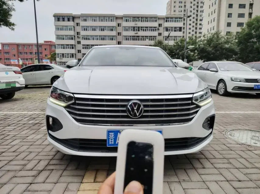 2023 VOLKSWAGEN LAVIDA thumbnail 4