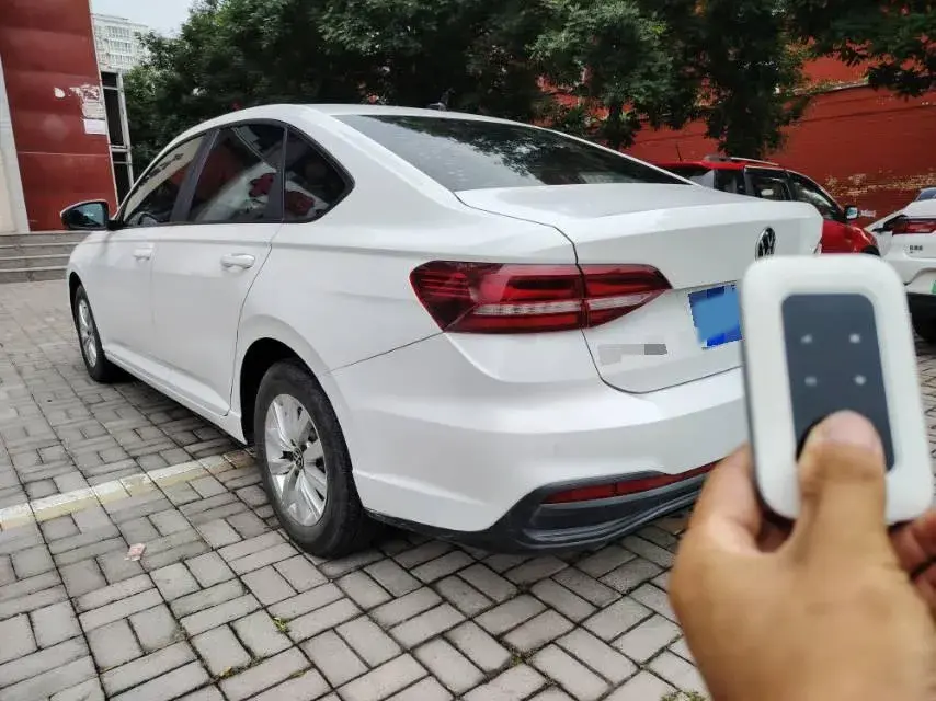 2023 VOLKSWAGEN LAVIDA thumbnail 2