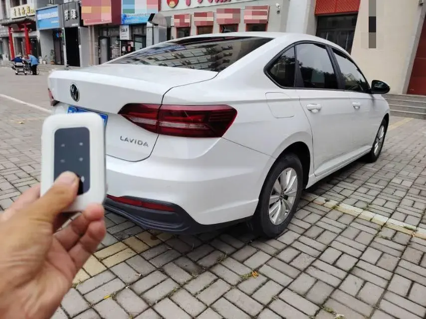 2023 VOLKSWAGEN LAVIDA thumbnail 3