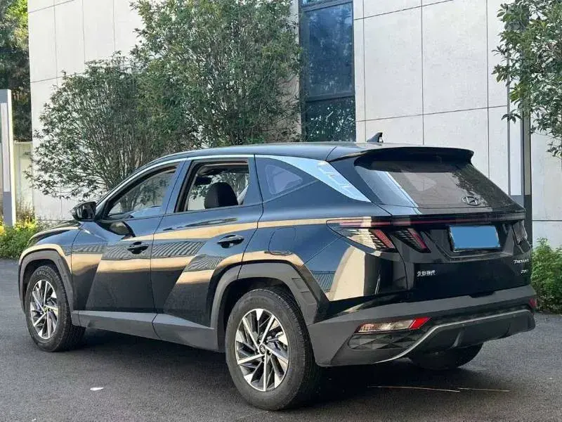 2021 HYUNDAI TUCSON thumbnail 4