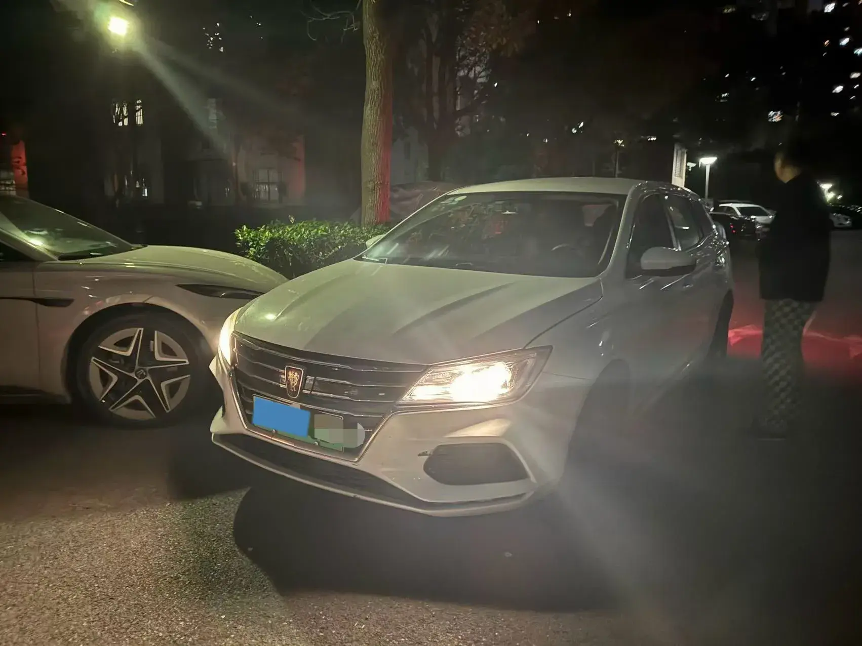 2019 ROEWE EI5 view 1