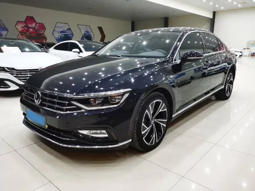 2021 VOLKSWAGEN MAGOTAN view 1