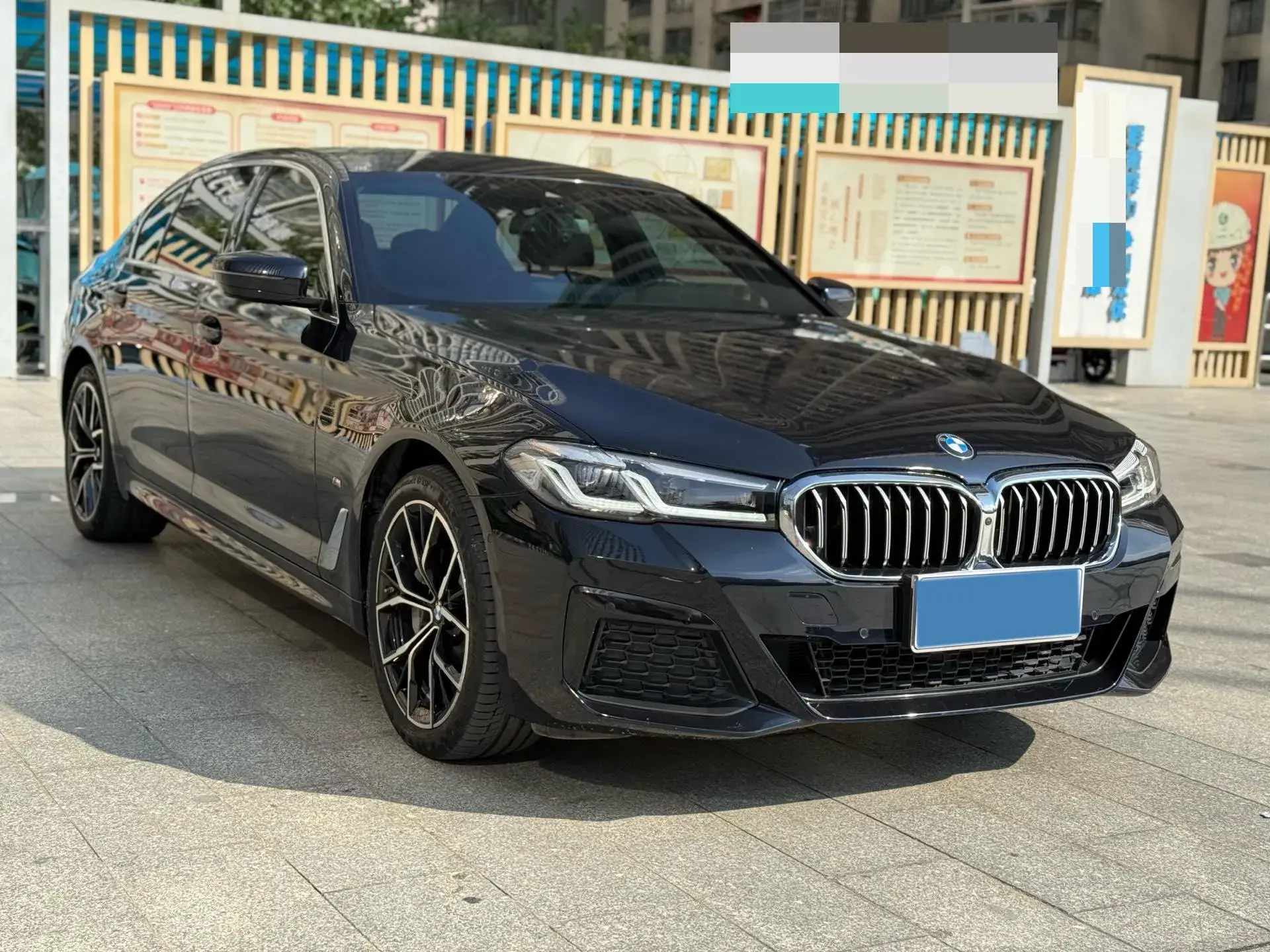 2023 BMW 5 thumbnail 3