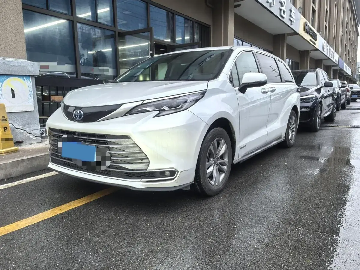 2021 Toyota Sienna 2.5L 192HP L4 E-CVT Hybrid