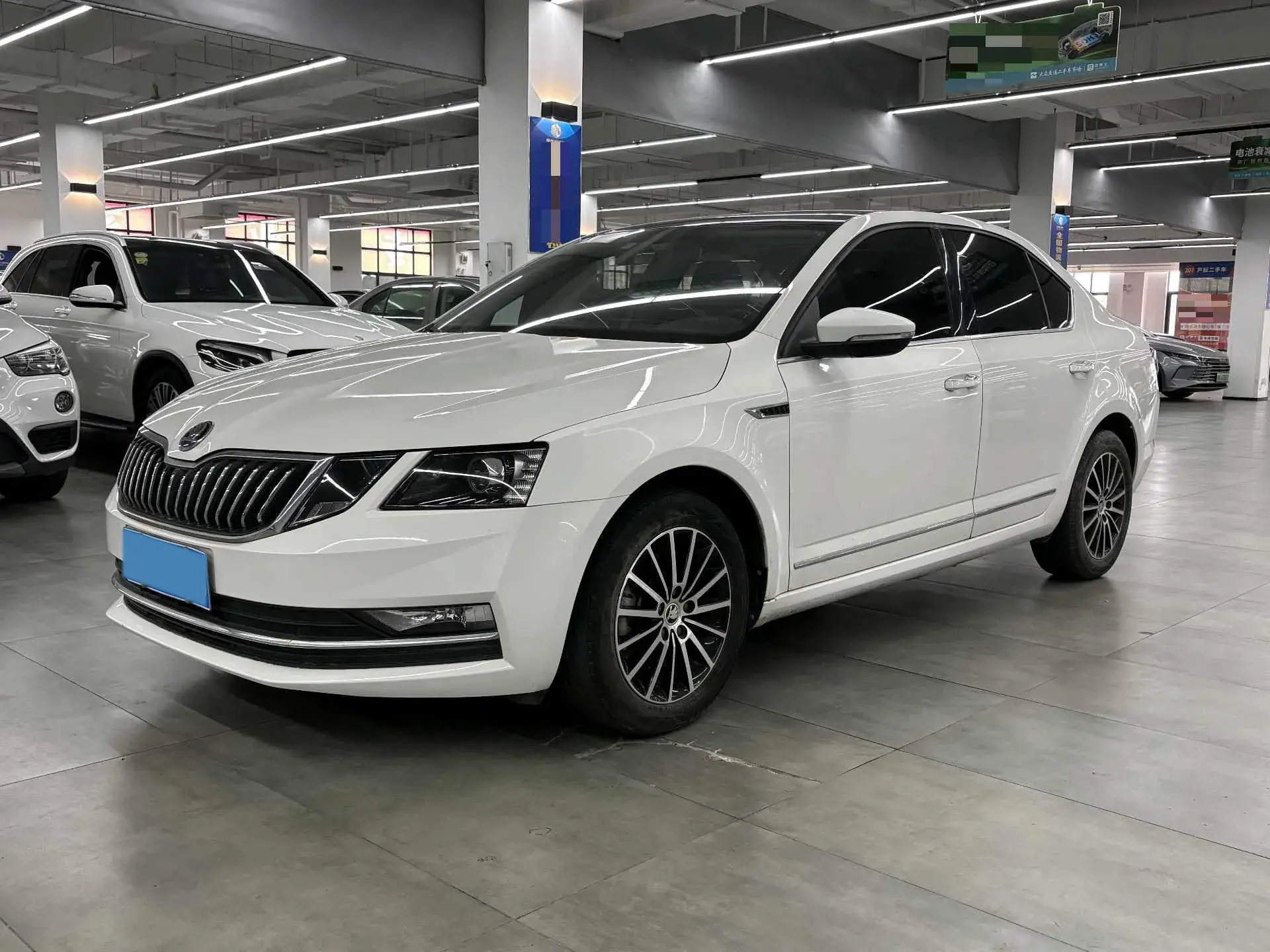 2019 SKODA OCTAVIA view 1