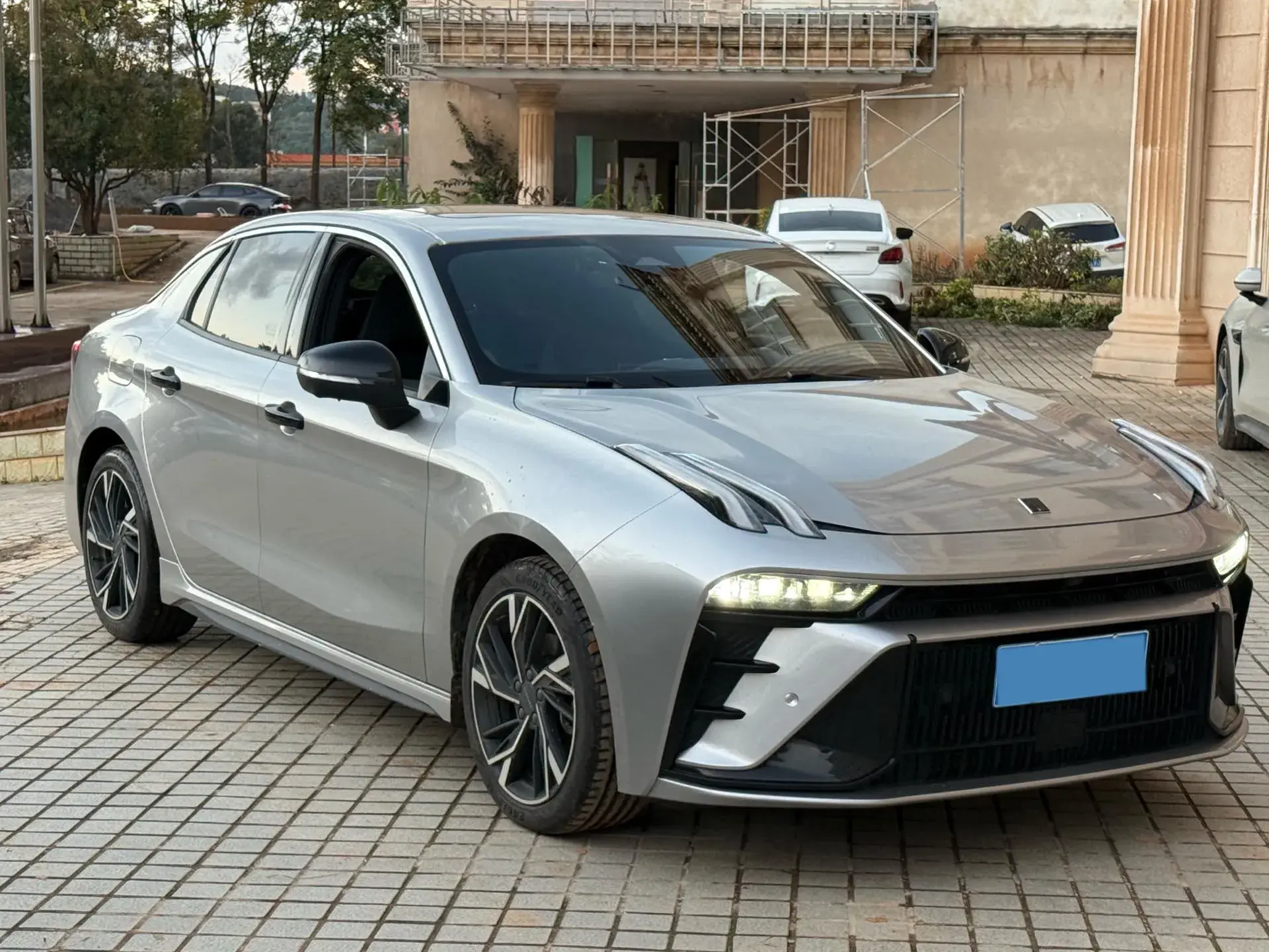 2023 LYNK&CO 03 thumbnail 3