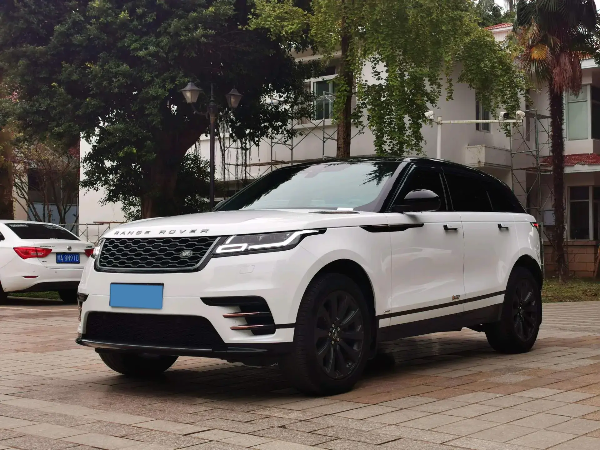 2020 LAND ROVER view 1