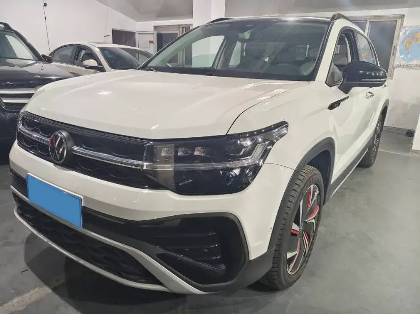 2023 VOLKSWAGEN THARU view 1