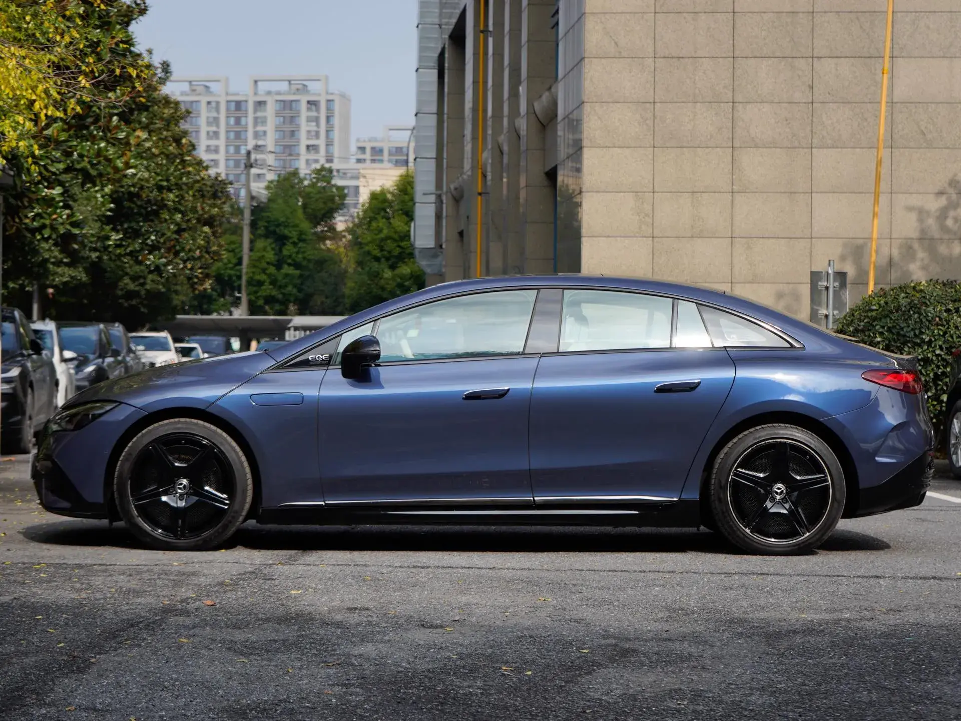 2022 MERCEDES-BENZ EQE thumbnail 3