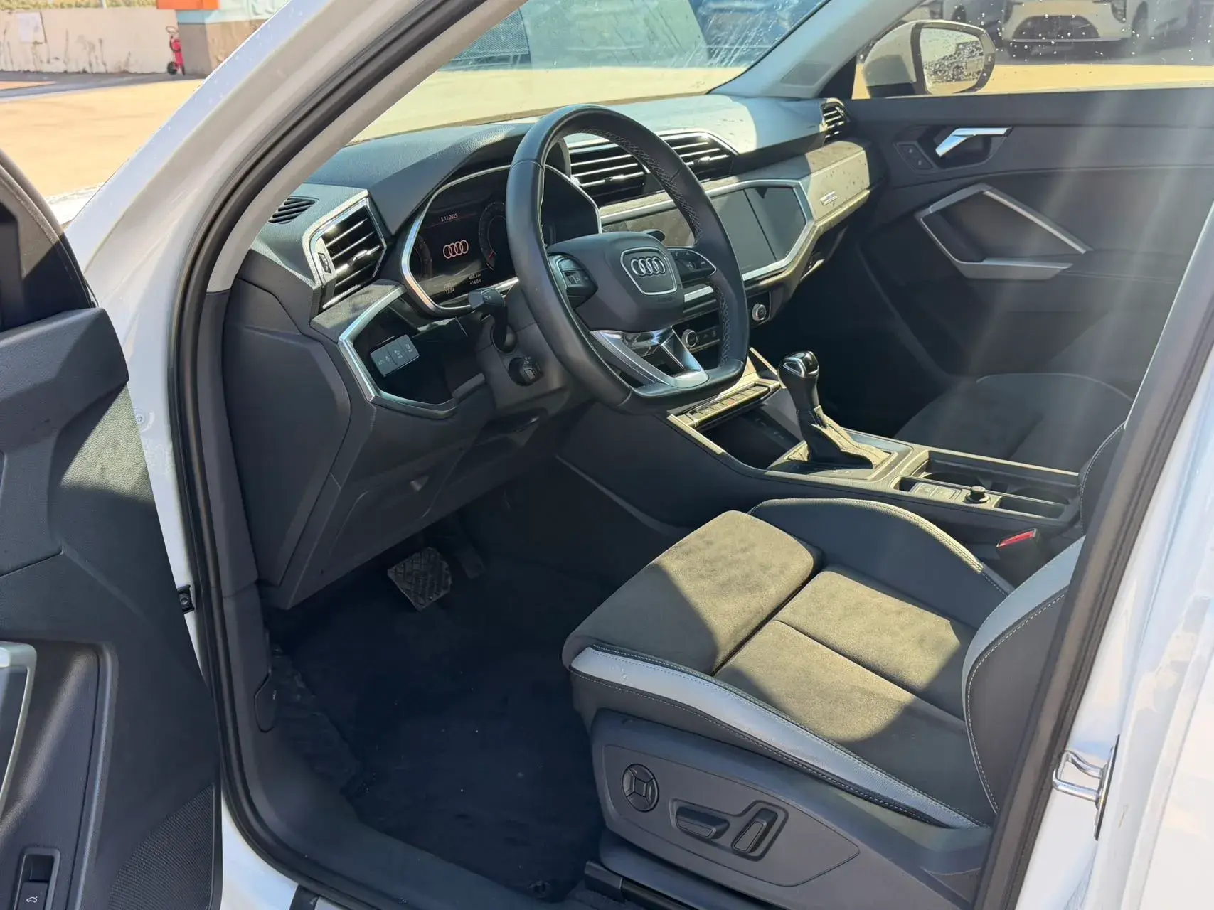 2023 AUDI Q2L thumbnail 4